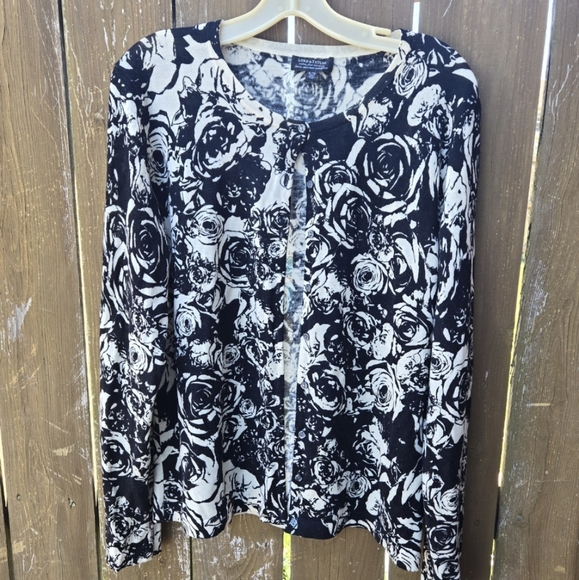 Lord and Taylor Roses Sweater - Picture 1 of 4
